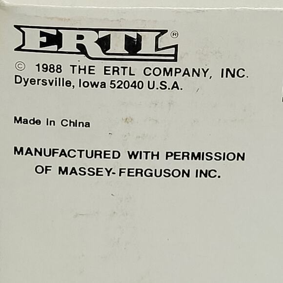 Vintage 1988 Ertl 1/32 scale Massey Ferguson 3050 die-cast tractor red and gray - Picture 7 of 7